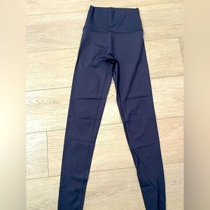 BRAND NEW - OFFLINE NAVY BLUE AERIE LEGGINGA
